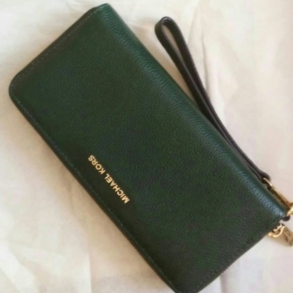 Michael Kors Handbags - Michael Kors Continental Wristlet Wallet-Jet Set